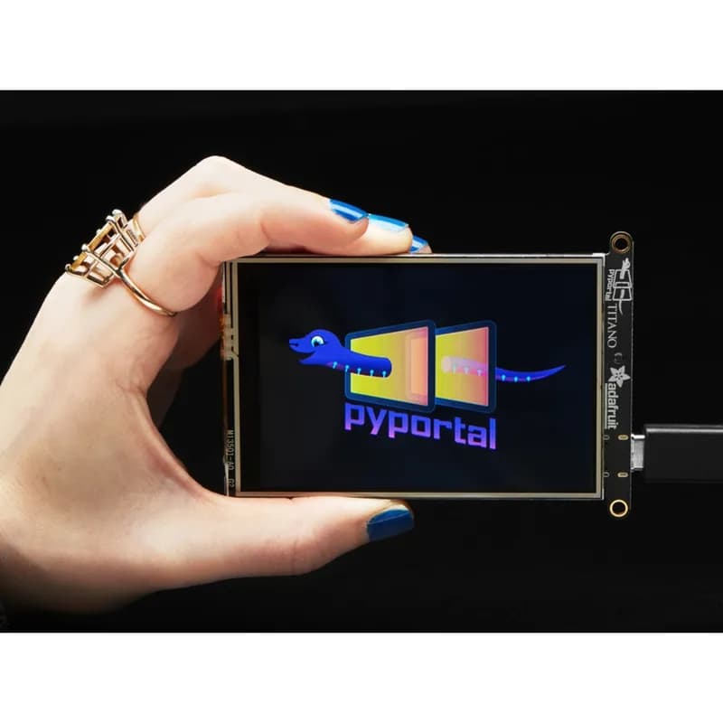 Adafruit PyPortal Титано