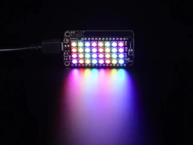 NeoPixel FeatherWing - надстройка RGB-светодиода 4x8 для всех перьевых досок