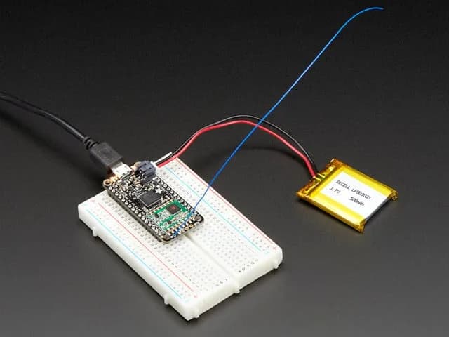 Adafruit Feather 32u4 с пакетной радиосвязью RFM69HCW — 433 МГц