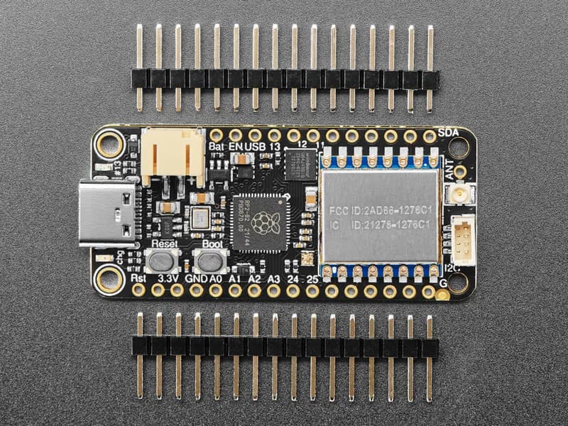 Adafruit Feather RP2040 с радио RFM95 LoRa — 915 МГц RadioFruit и STEMMA QT