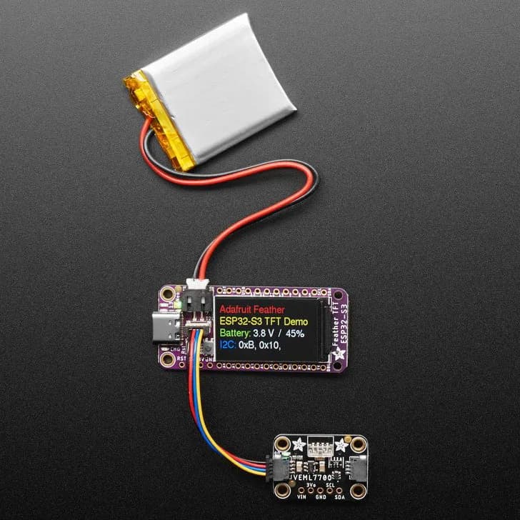 Adafruit ESP32-S3 TFT Feather (4 МБ флэш-памяти/2 МБ PSRAM)