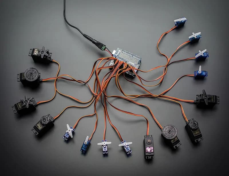 Adafruit 16-канальный 12-битный ШИМ/сервоэкран — интерфейс I2C —
