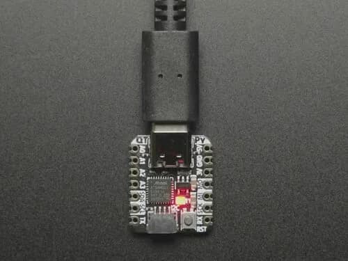 Adafruit QT Py — Совет разработчиков SAMD21 с STEMMA QT