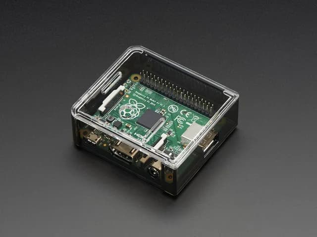Чехол Adafruit Raspberry Pi A+ — дымчатая основа с прозрачным верхом
